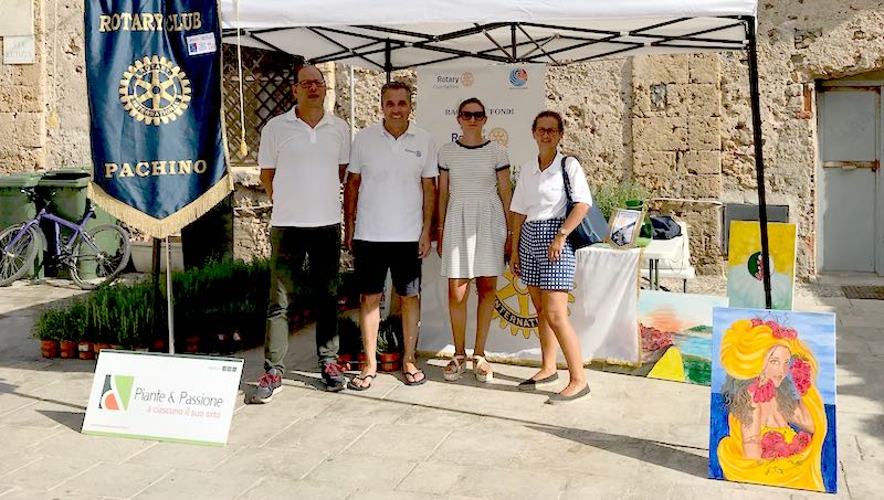 Fondi in beneficenza, il Rotary ha promosso raccolta in piazza